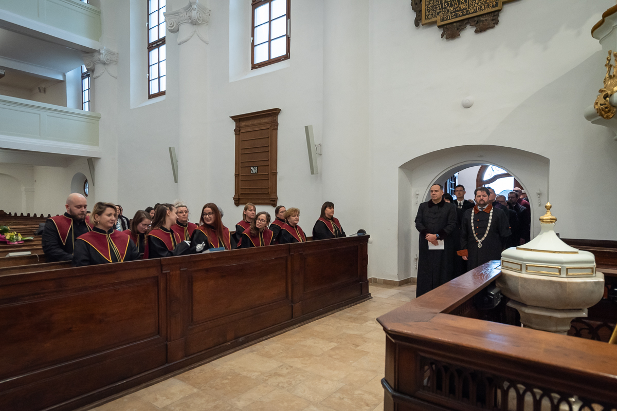 Egy korszak vége, egy új eleje - Ünnepélyes oklevélátadó a GESZK-en - bevonulási kép